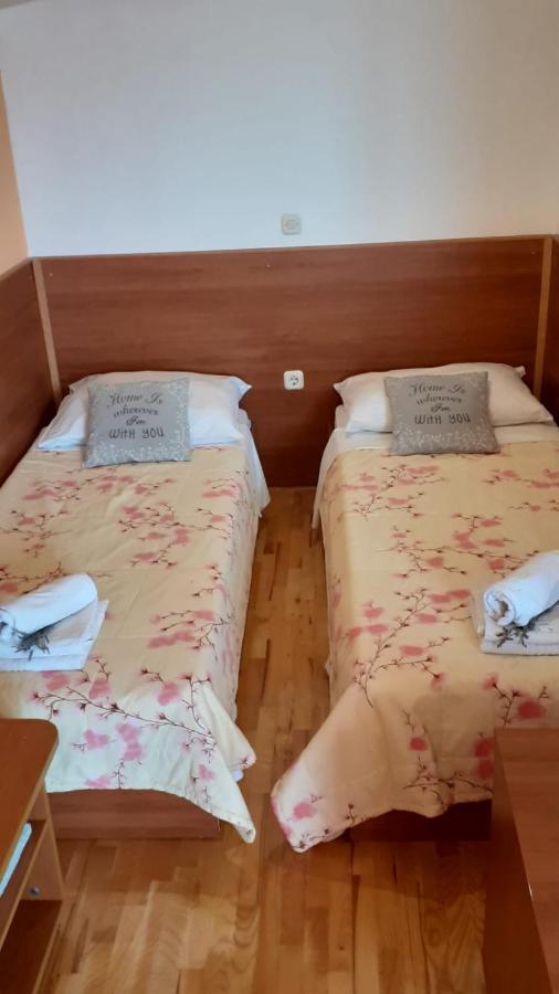 Apartments Veni Up Starigrad Paklenica Exterior foto